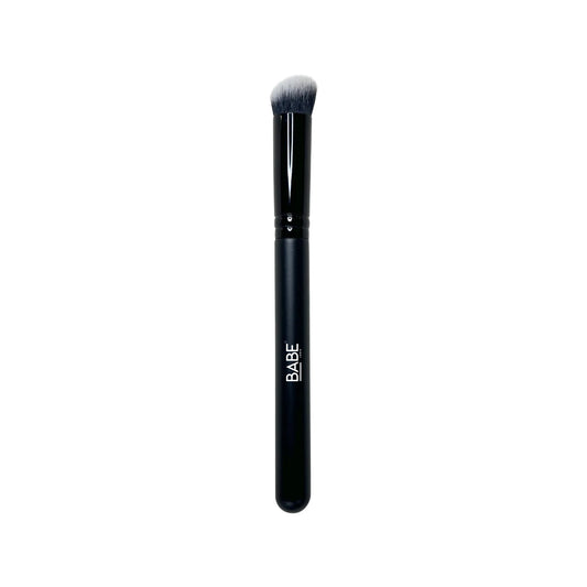 Large Blurrer Brush with slanted design for seamless concealer application and full coverage.