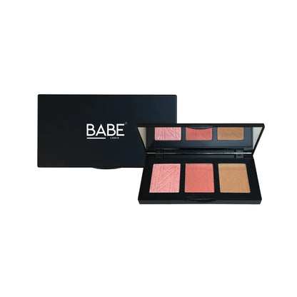 Pro Cheek Palette with 3 versatile shades for contouring and highlighting.