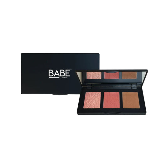 Pro Cheek Palette with 3 shades for sculpting, blushing, and highlighting.
