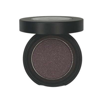 Talc-free single pan eyeshadow in black compact, versatile and blendable.
